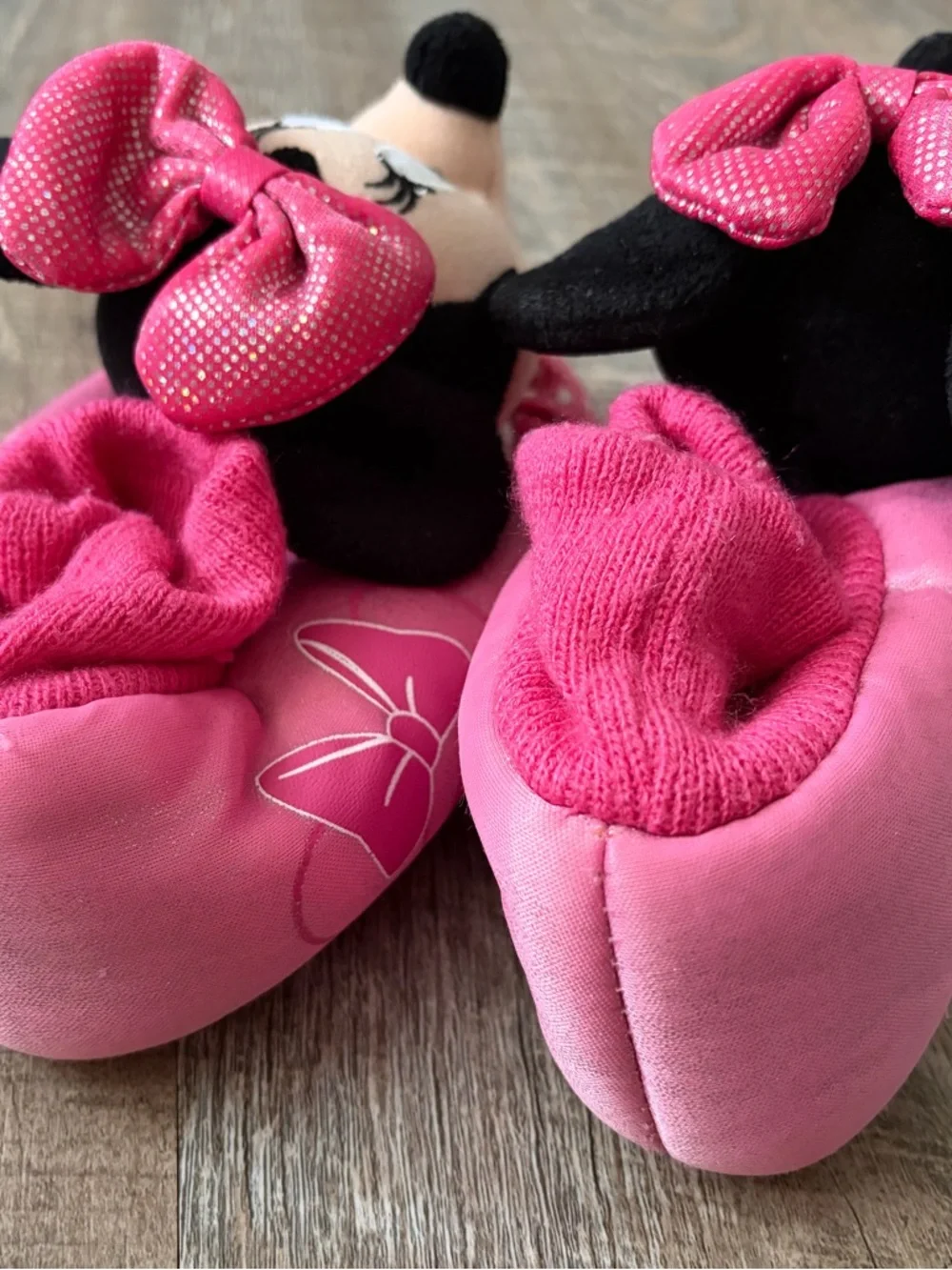 🌸 $10 SALE 🌸 Disney Minnie Mouse Pink Plush Kids Slippers